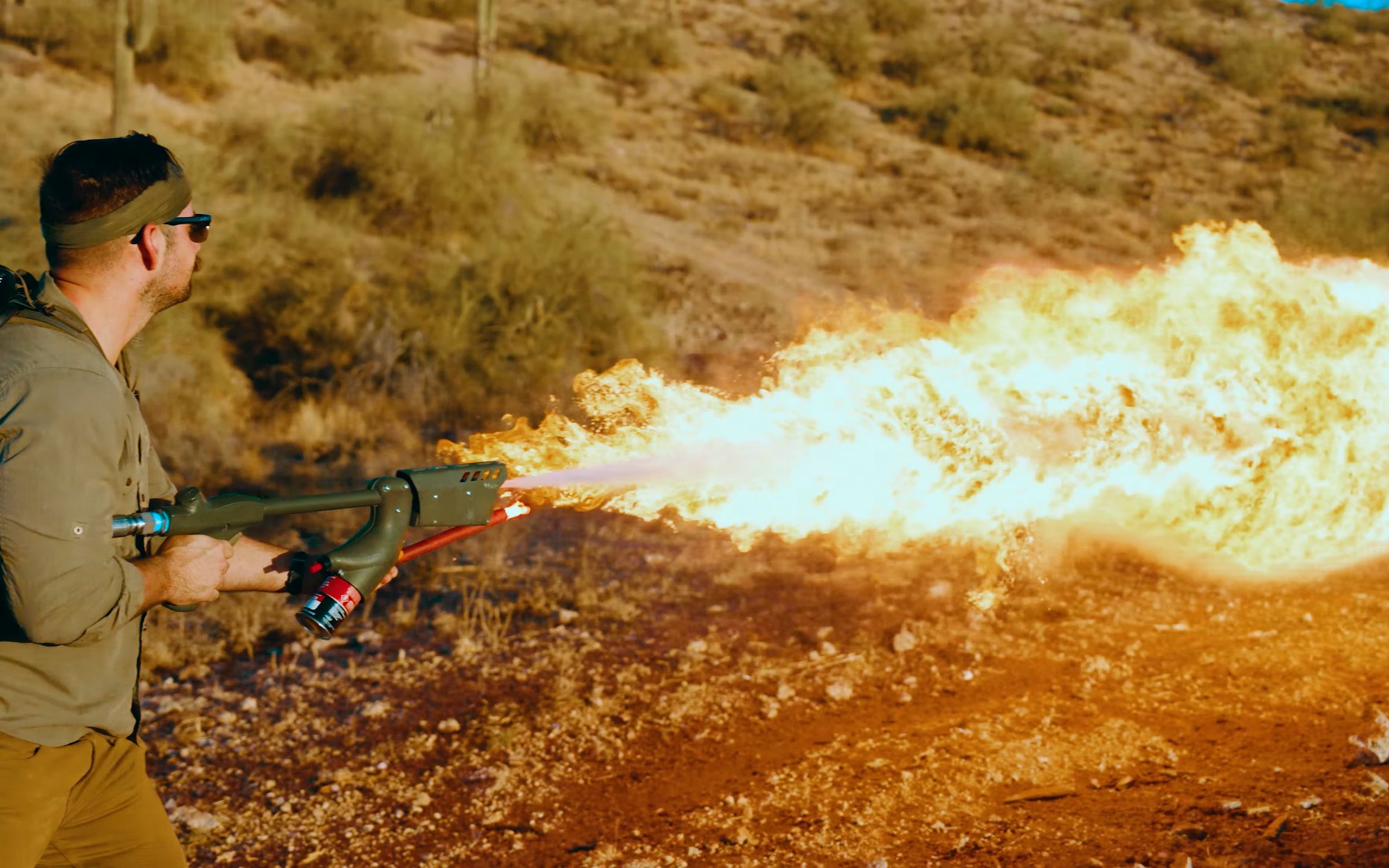 4,和平精英喷火器怎么放到别的地方?