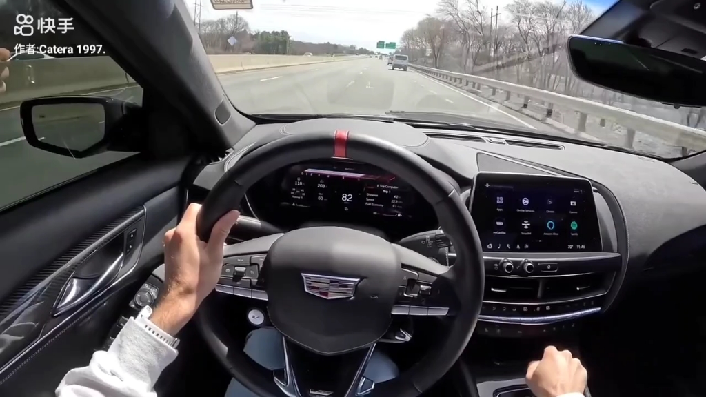 老外试驾凯迪拉克ct5-v手动挡