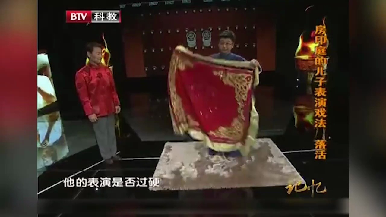 不愧是房印庭大师之子,房万钧表演古彩戏法"落活",每个动作都精彩丨