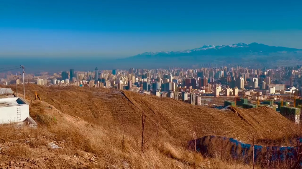 雅山看乌鲁木齐