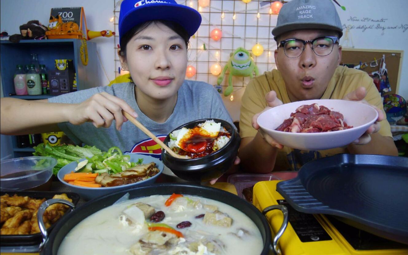 【大胖和软软】吃韩国料理牛排汤 石锅拌饭 糖醋肉 包猪肉 烤牛排!