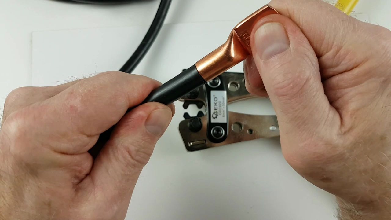 使用压接方法连接横截面较大的电线的端子和套筒_哔哩哔哩_bilibili