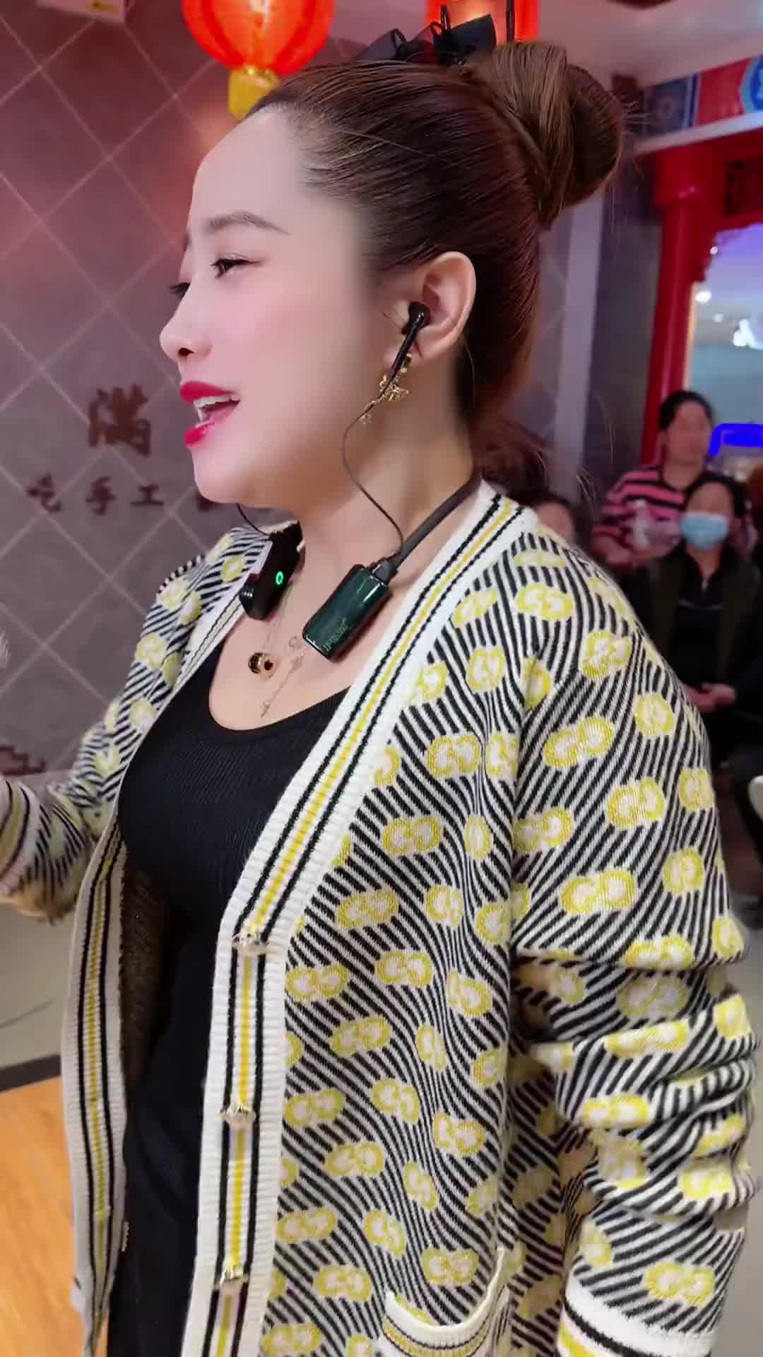 鞍山大晨辰 大晨辰 真人真唱 人美歌甜 招牌笑容