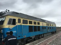 Télécharger la video: 集通大段DF4D4305大板站换挂作业，牵引K995次列车（成都——海拉尔）