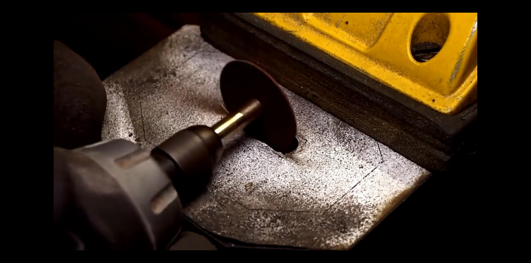 《二》 外国工匠打造一把"冷艳锯" 堪称兵 器之王