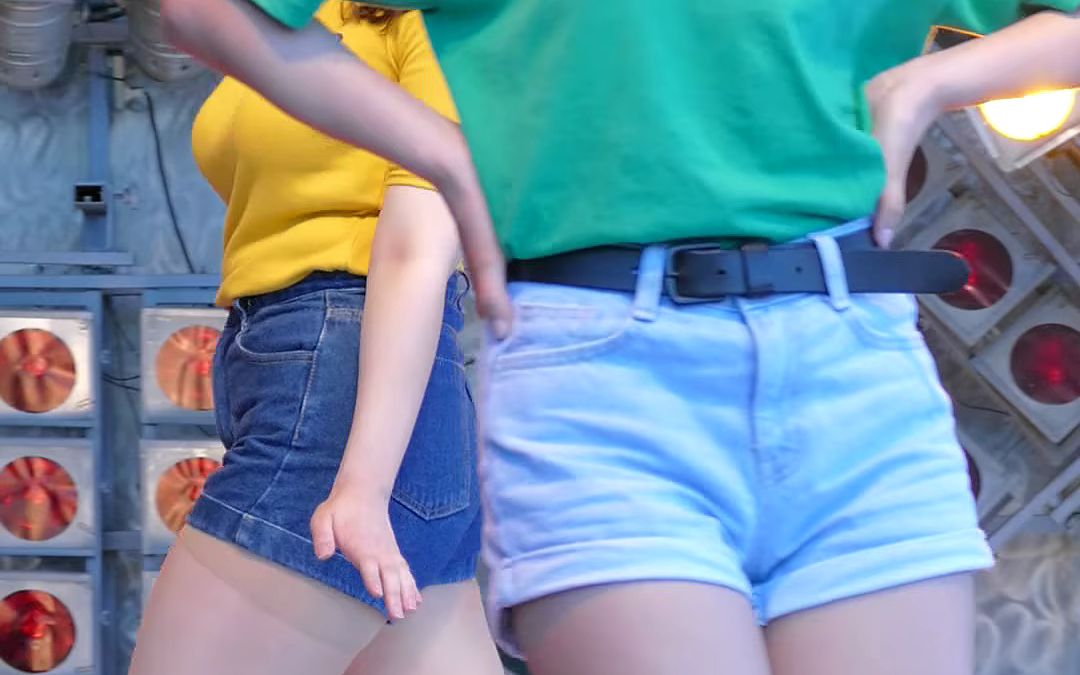 韩国美女 大长腿 身材性感 短裤 热舞 短视频 流行音乐 (5)