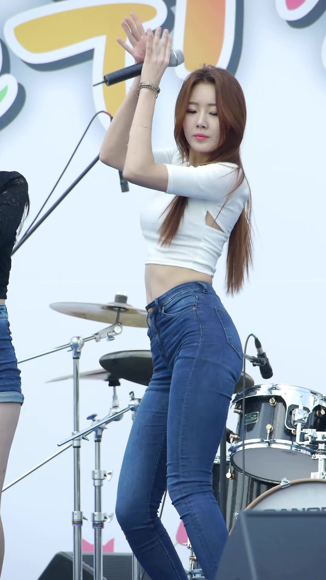 朴秀彬 牛仔裤饭拍