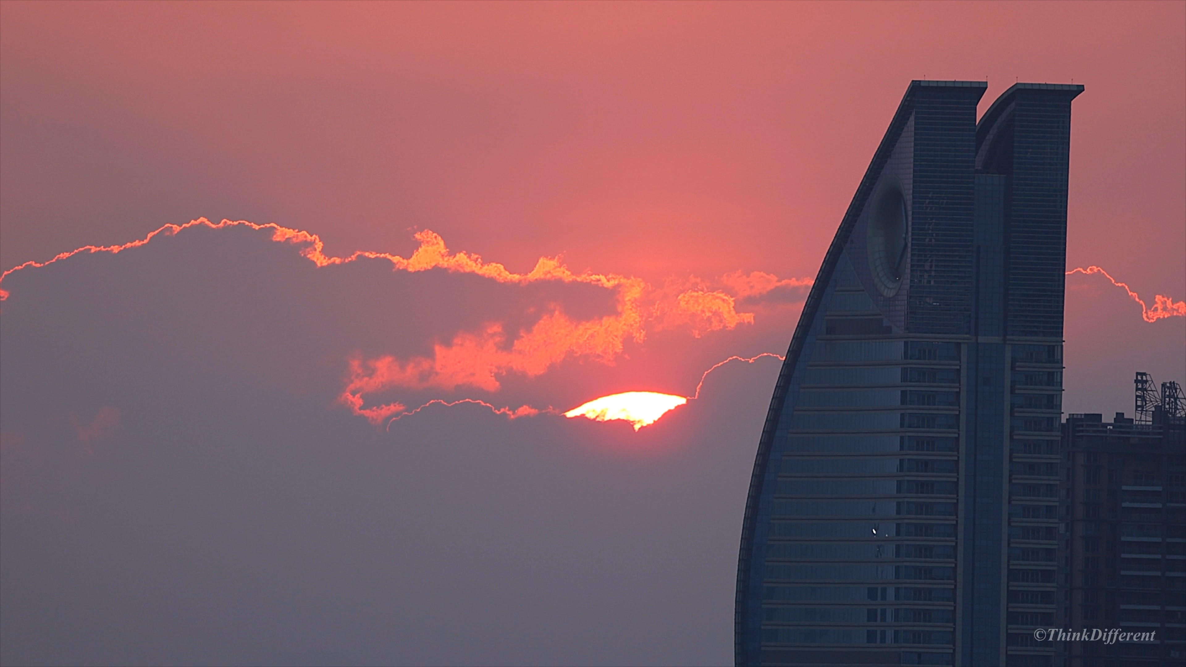 落日熔金,暮云合壁,人在何处.