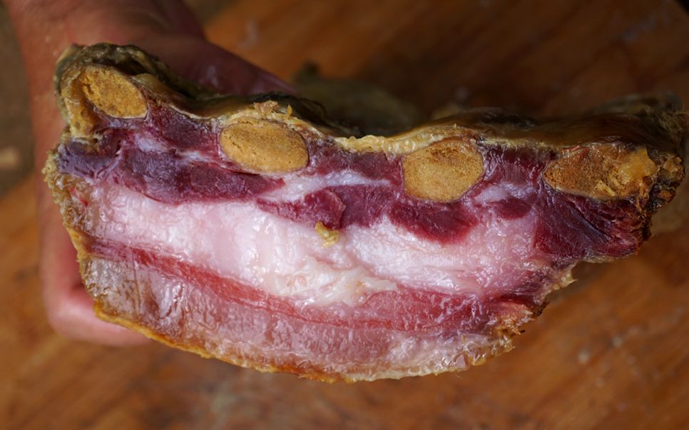 云南农村猪肉品质好,做的腊肉最香,我妈这样的做法天天都吃不腻_哔哩