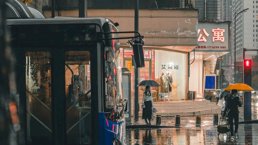 [图]雨还是不停地落下-孙燕姿