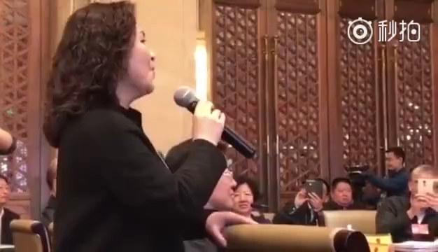 [图]抒情花腔女高音歌唱家吴碧霞现场演唱《多谢了》，真的是张口就来，簡简直像百灵鸟一般的歌声，是那么的圆润明亮！