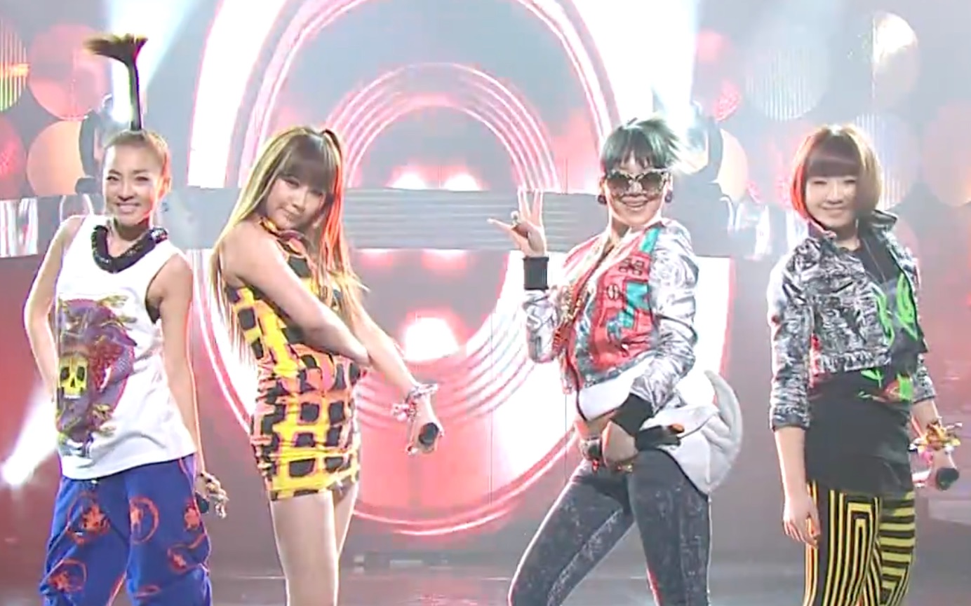 [图]【Live】2NE1「Fire+I don't care」100220