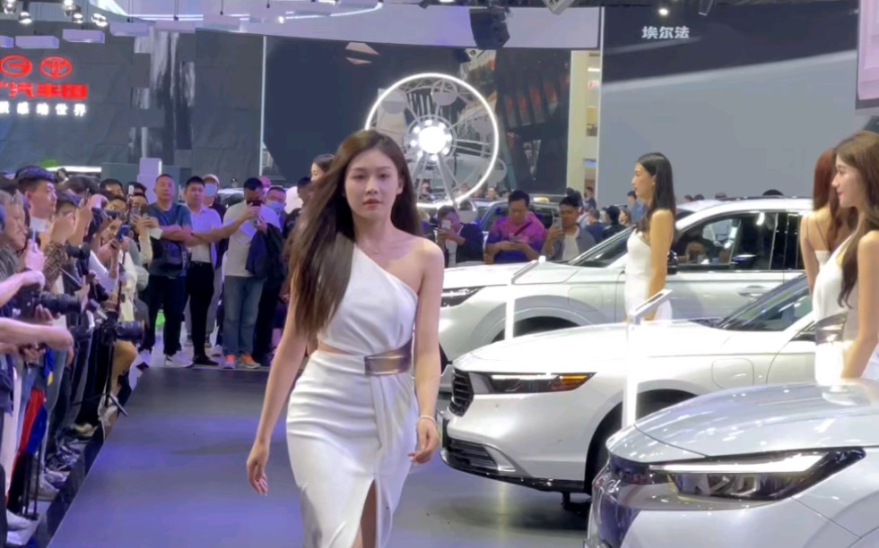 网红美女车模走秀现场