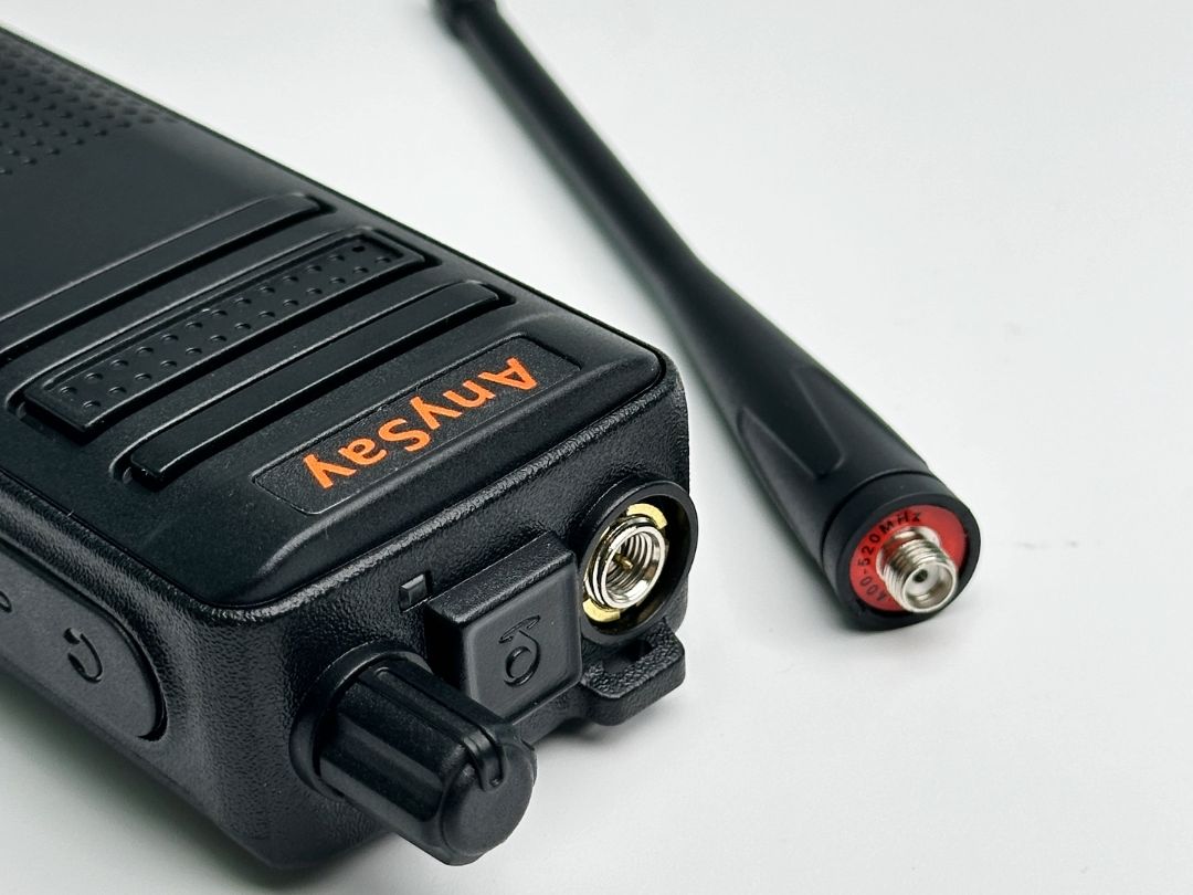 锐目b15数字中继对讲机细节展示,数字集群对讲,自带中继,适用于隧道