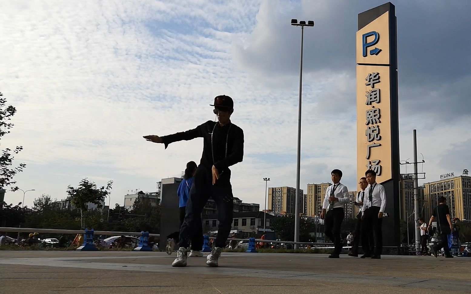 [图]街舞（Shadow dancer）户外即兴solo