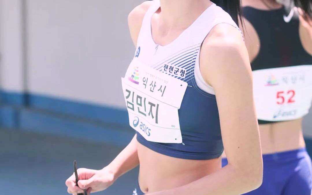 韩国美女运动员金敏智赛前准备