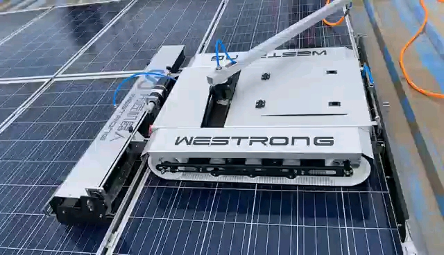 伟匠光伏清洗机器人