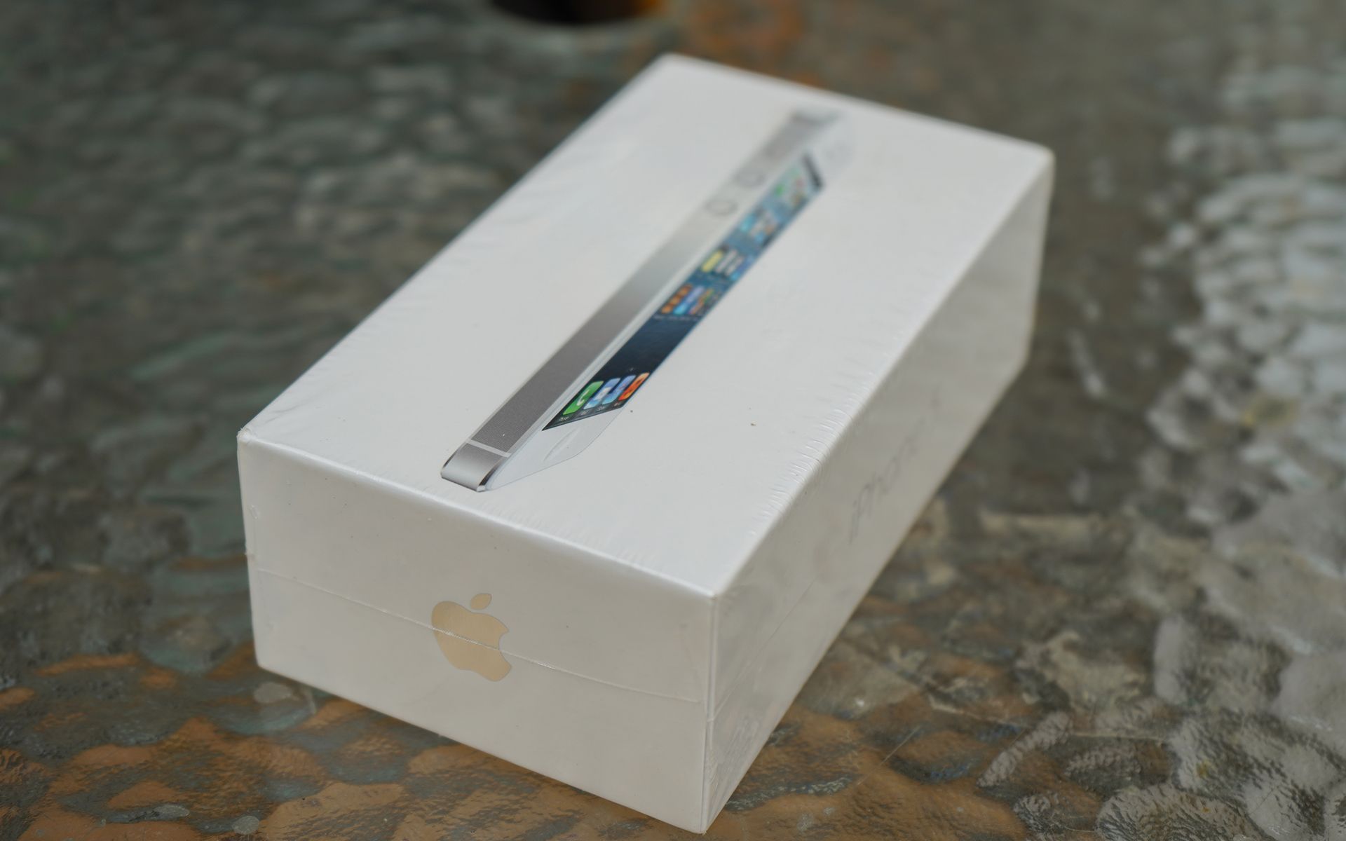 「落落」在2020年开箱全新未拆封的iPhone5 iOS6,还有绝版的Cover Flow