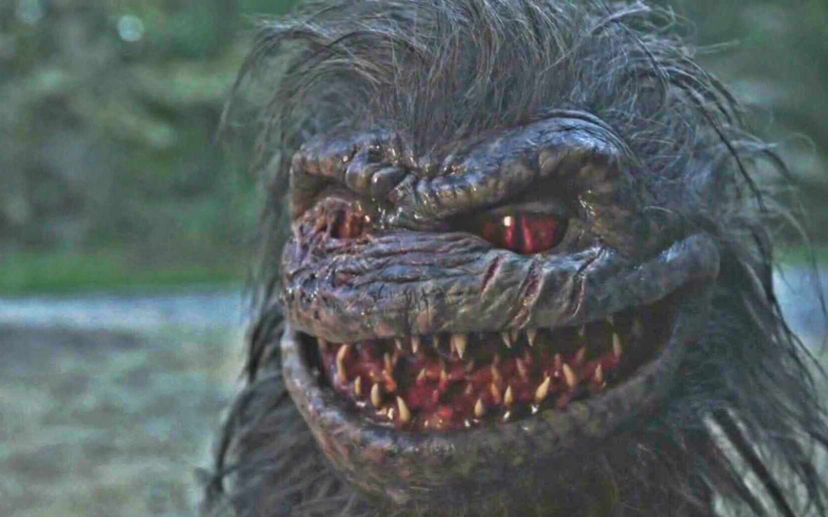 外星怪兽寄生人体大量繁殖怪物在小镇见人就咬女生却养了一只速看魔精