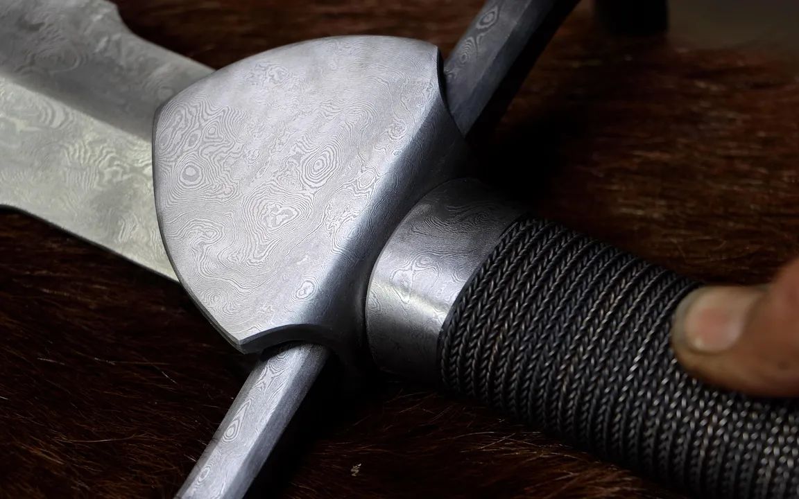 锻打一柄大马士革刀纹的双手剑,第5部分:制作握柄