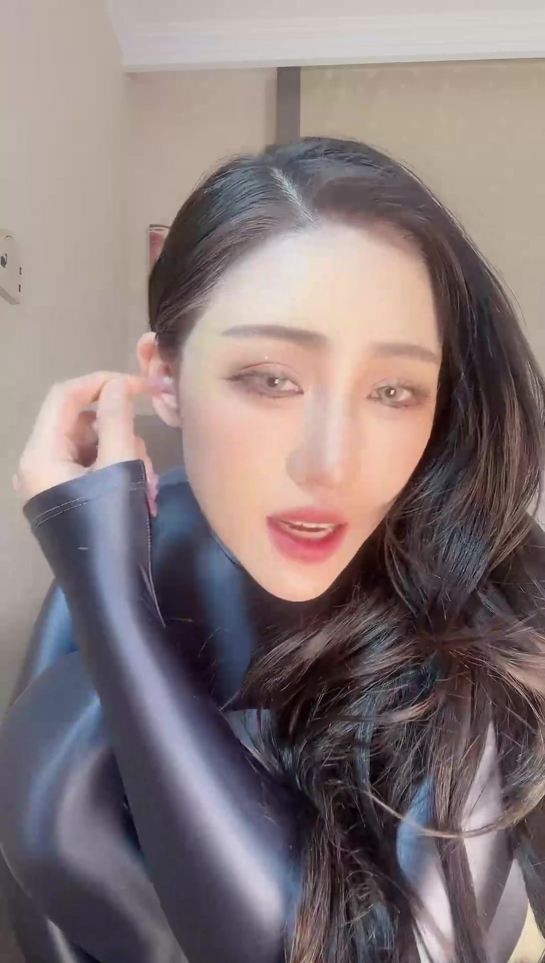 抖音_小野meera蜜拉_240208_184502
