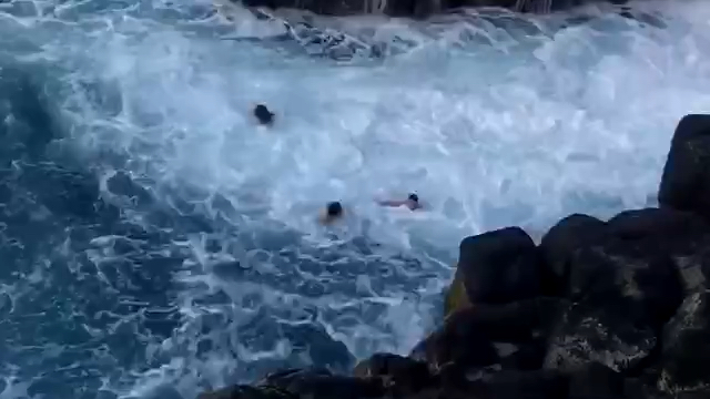 [图]这是夏威夷可愛島的“女王浴池”，水流變化無常诡异，最后才最精彩！