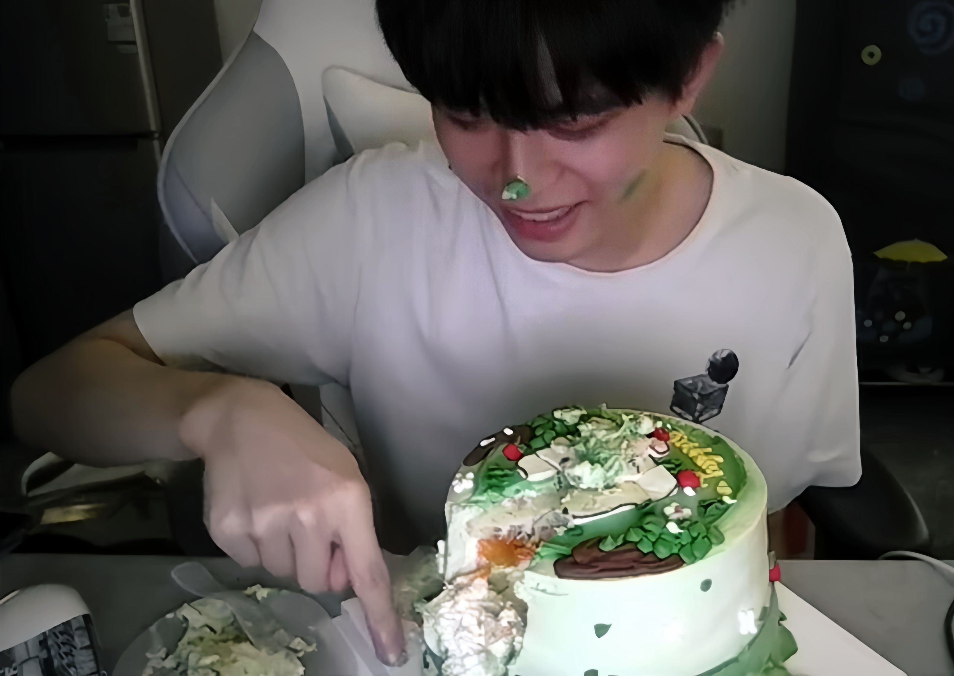 生日当然是要吃蛋糕呀