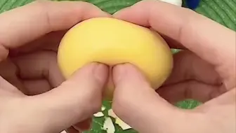 家里孩子不喜欢吃蛋黄不要着急可以试试这个扯蛋器有了它也不怕宝宝吃蛋噎着了