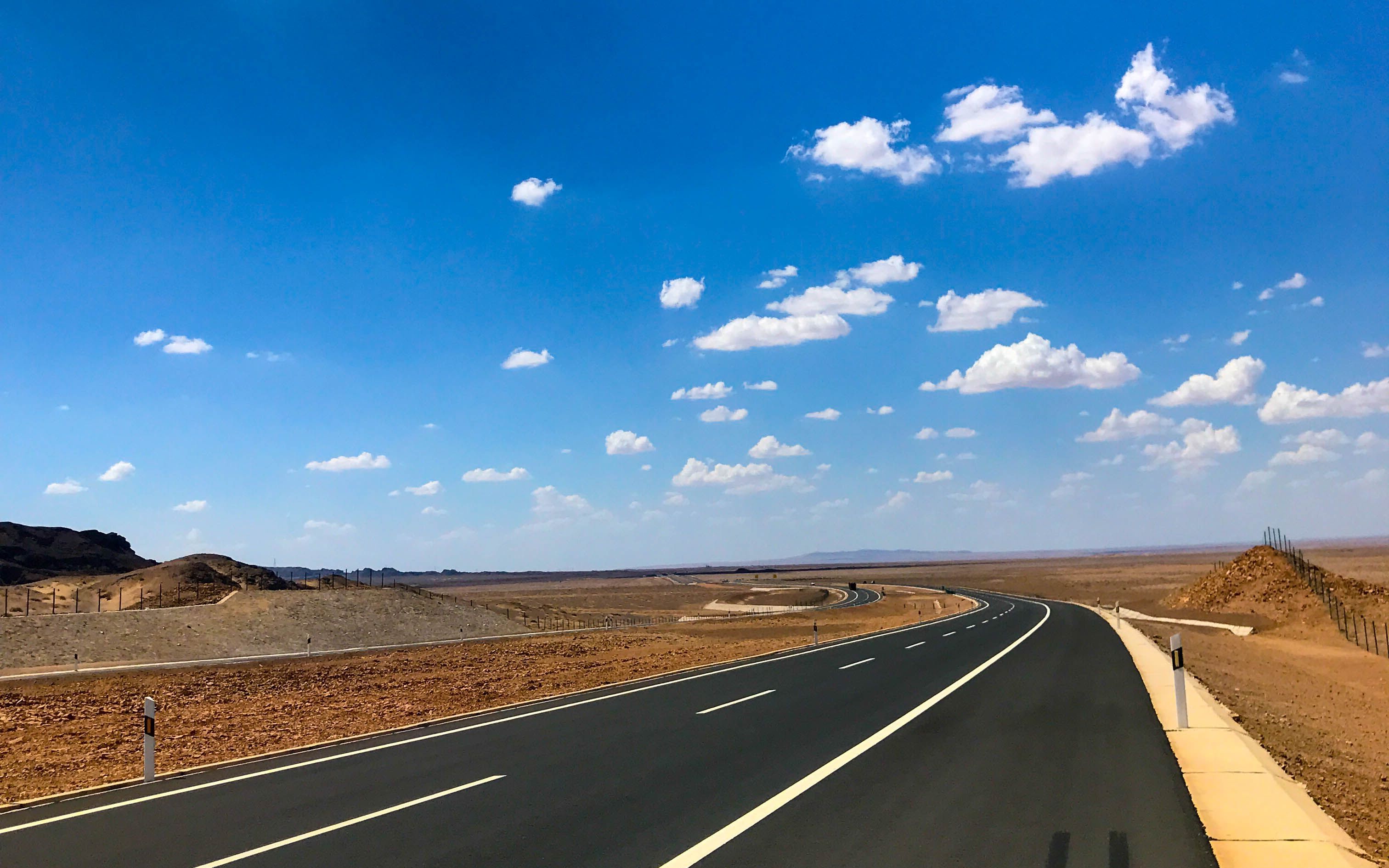 京新高速 最长的沙漠公路