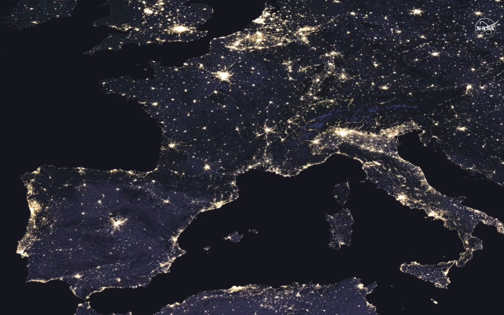 从空间站看地球欧洲城市夜景灯光