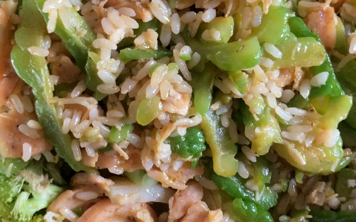 中午吃 苦瓜肉片炒饭 西兰花