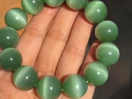 收藏款和田玉碧玉猫眼手链手串,俄碧一线天,16mm,太阳光下活跃起来