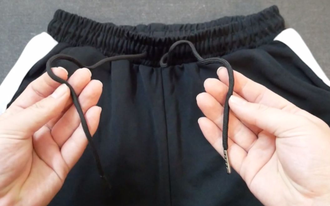 今天才知道,裤子上的2根绳子这样系才对!朋友看见抢着学