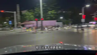 Télécharger la video: 开红旗上街是什么体验