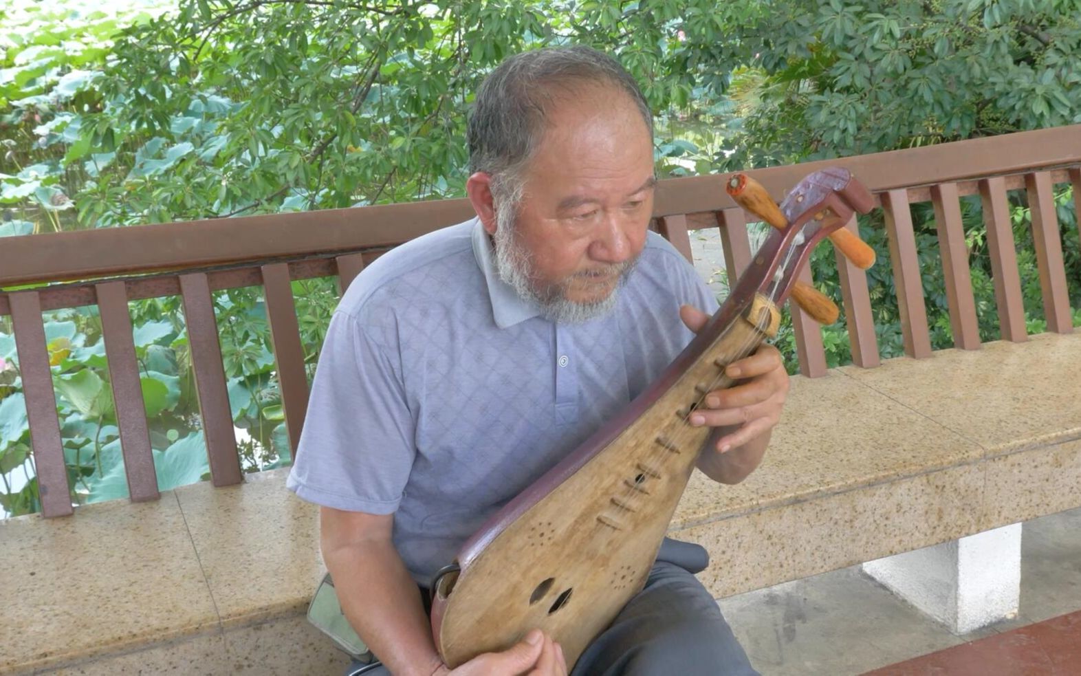 柳琴弹奏程琳妈妈的吻太好听了勾起无数回忆