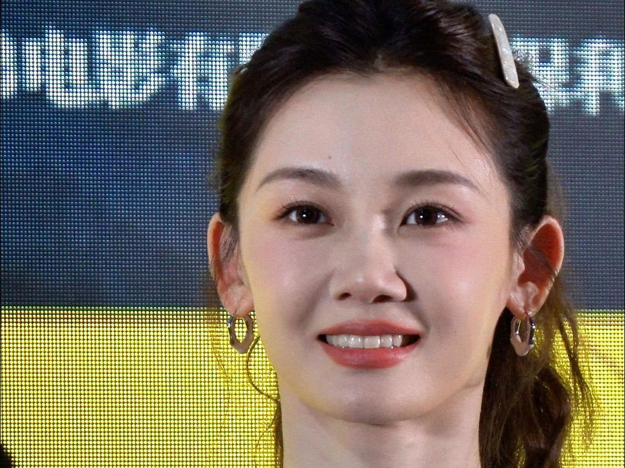 天呐~35岁的苗苗怼脸拍的状态也太绝了