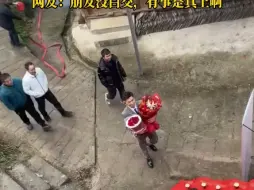 新郎接亲现场遇拦门酒，“军师没来，净是武将”