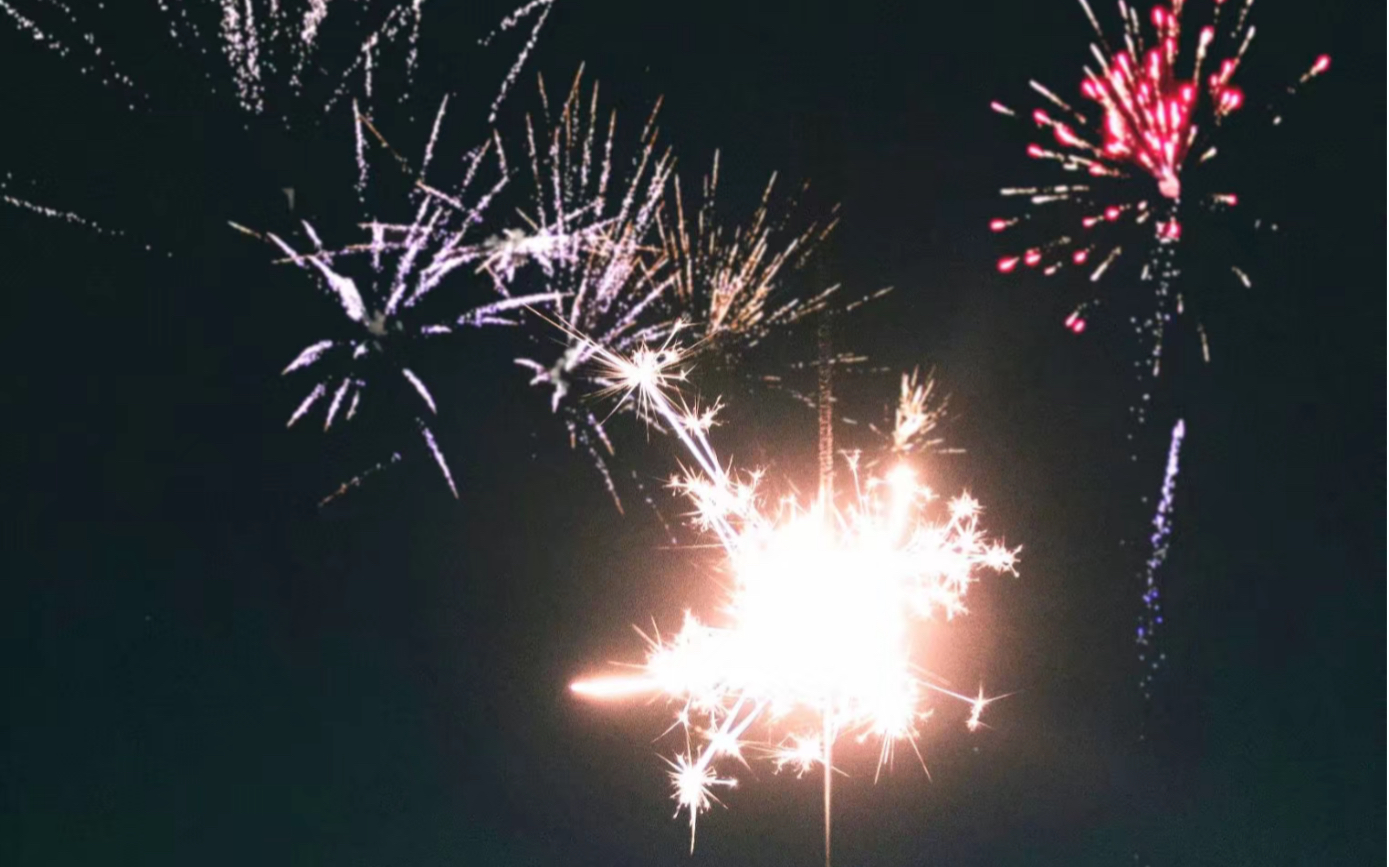 普通大学生iphone11拍摄的烟花远景和近景效果视频没有处理过还原真