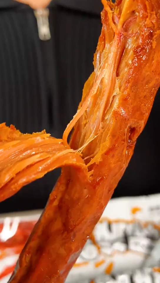 "鸡脖02总有些道貌岸然的人,喜欢站在道德的制高点去批判她人,殊不