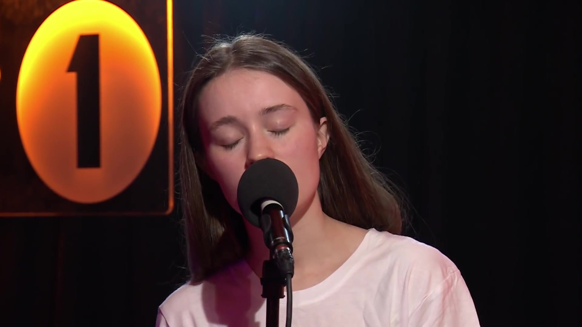 [图]【Sigrid】Don't Feel Like Crying in the Live Lounge