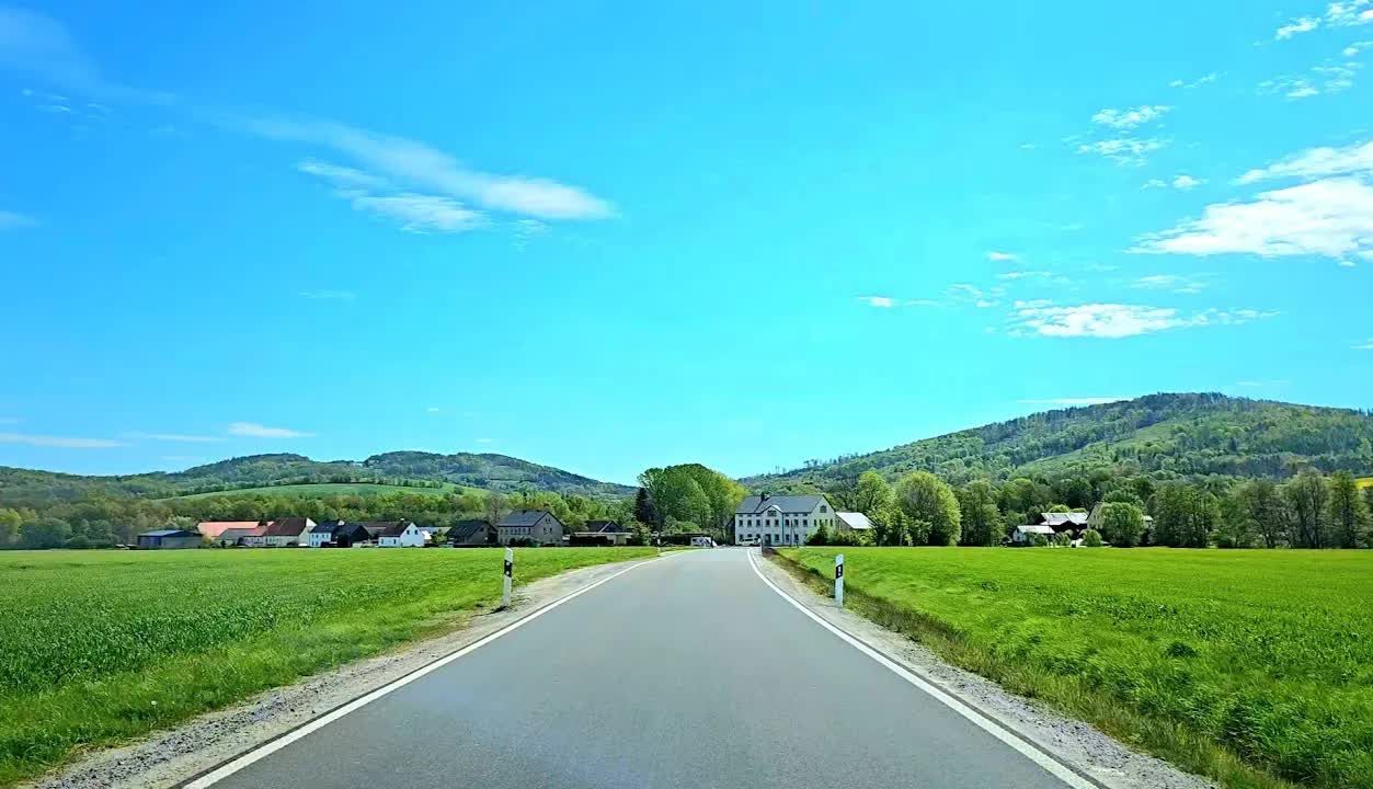 德国最常见的乡村小路,开阔的视野,优美的沿途风景,骑自行车再适合不过了!哔哩哔哩bilibili