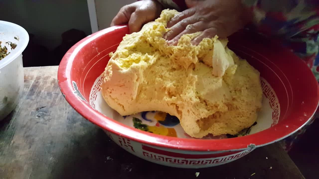 高(yù)粱(mǐ)粑(bā)粑(bā)