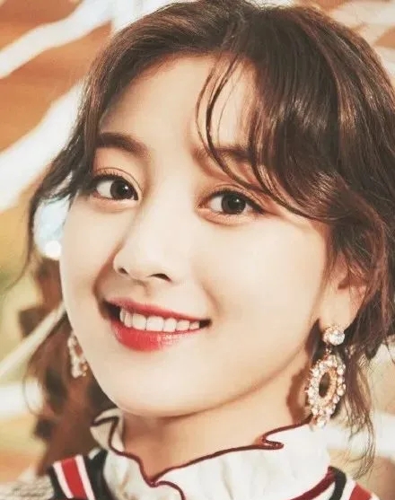 大眼美女朴志效