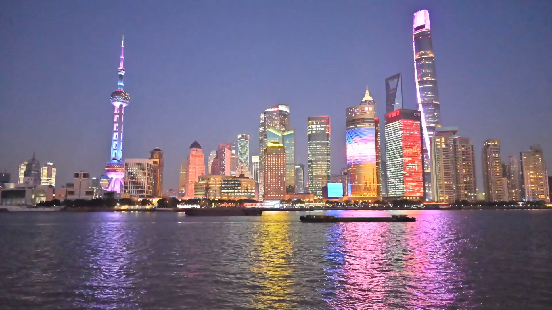 2020的最后一天,在上海外滩的日转夜延