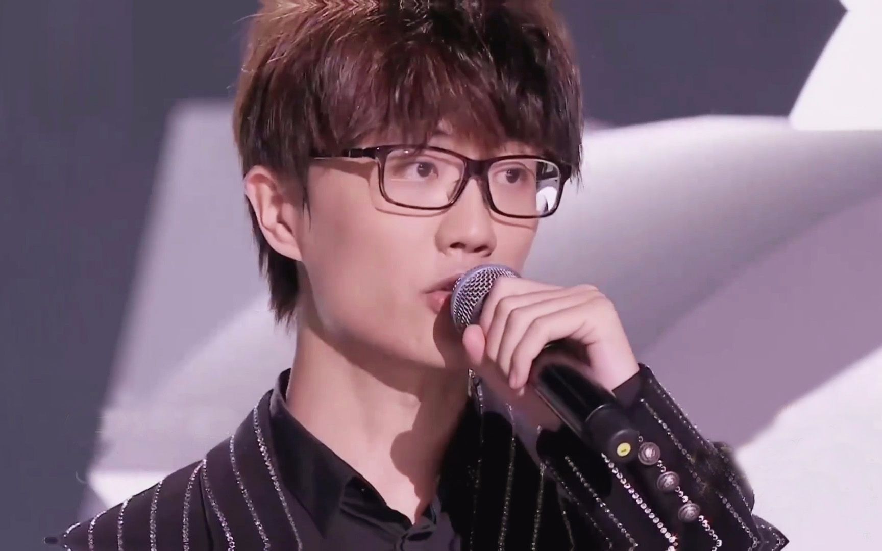 许嵩最新单曲昨夜书词曲创作充满了品质感真有才华