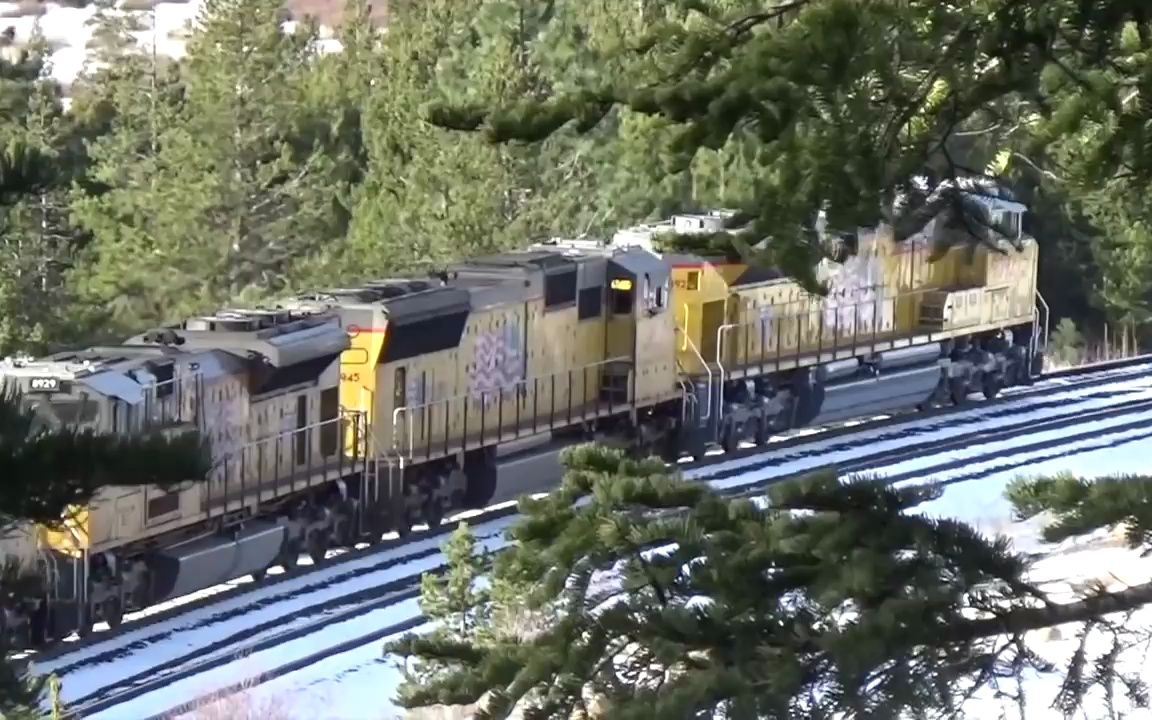 [图]Union Pacific & Amtrak in the snow over Donner Pass