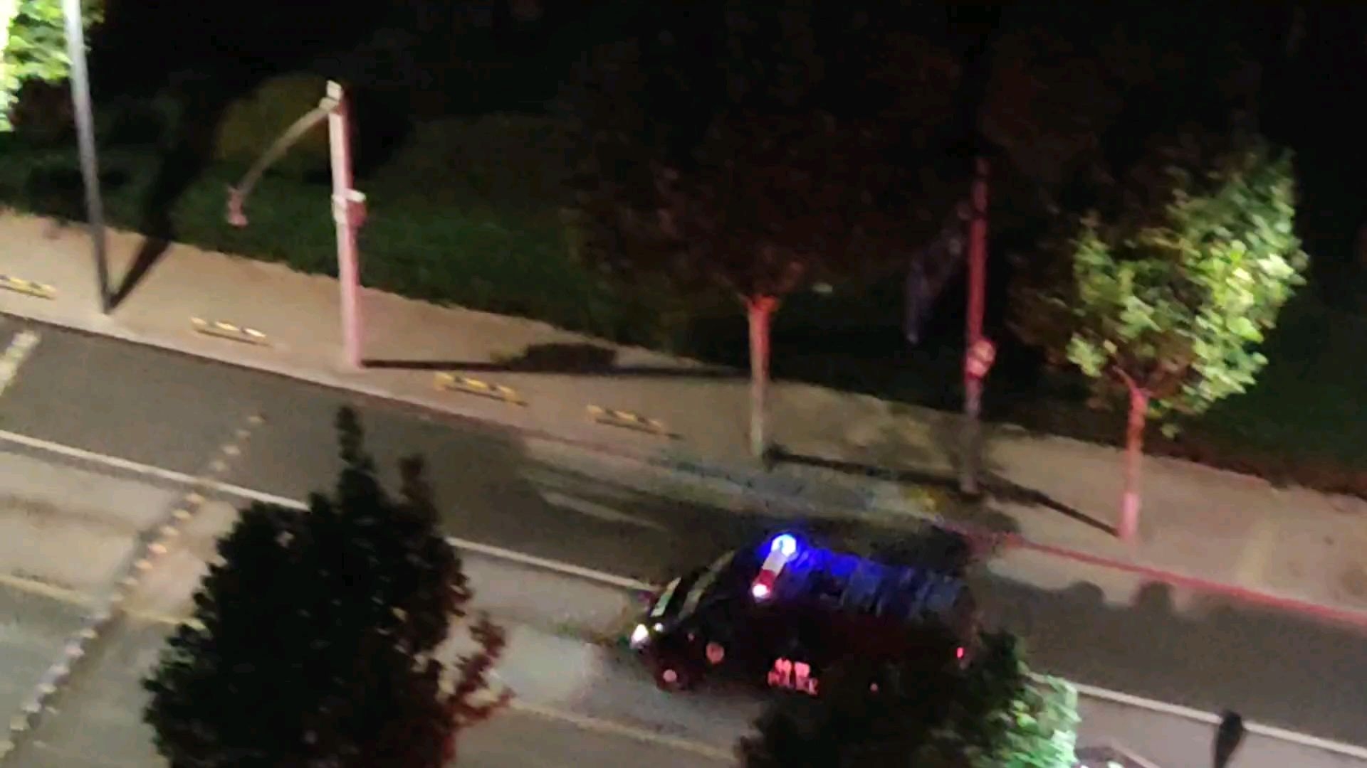 嘉祥县公安局巡特警大队上汽大通v80警车code3出警