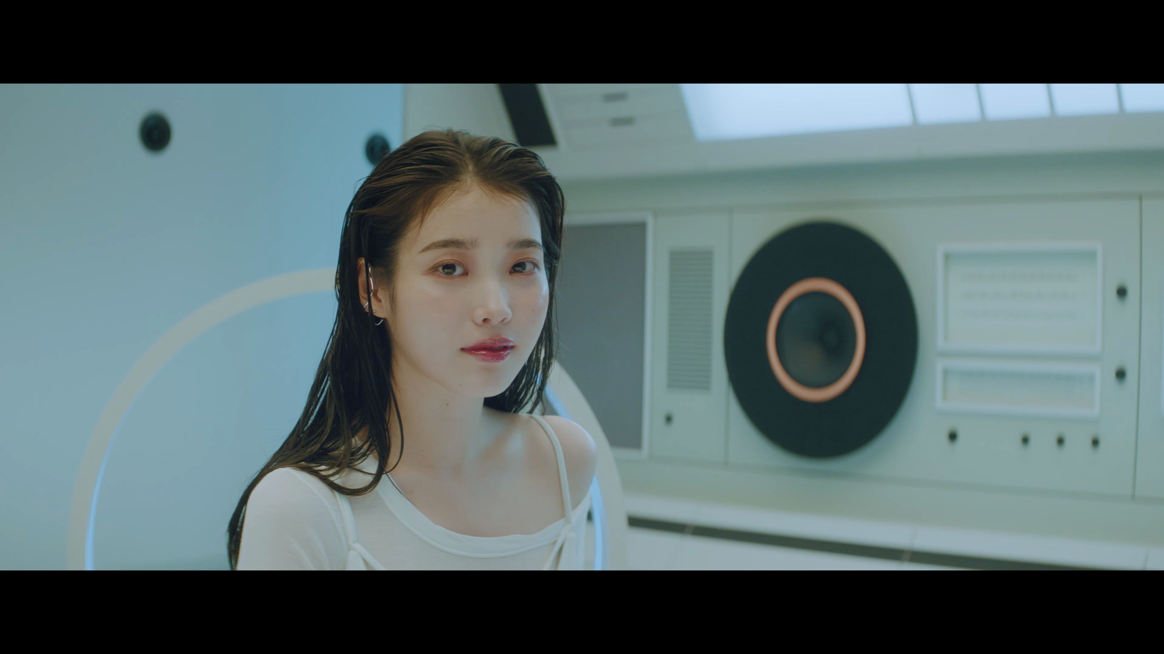 【神仙组合】iu(李知恩)与防弹suga(闵玧其)合作新歌 《eight》官方mv