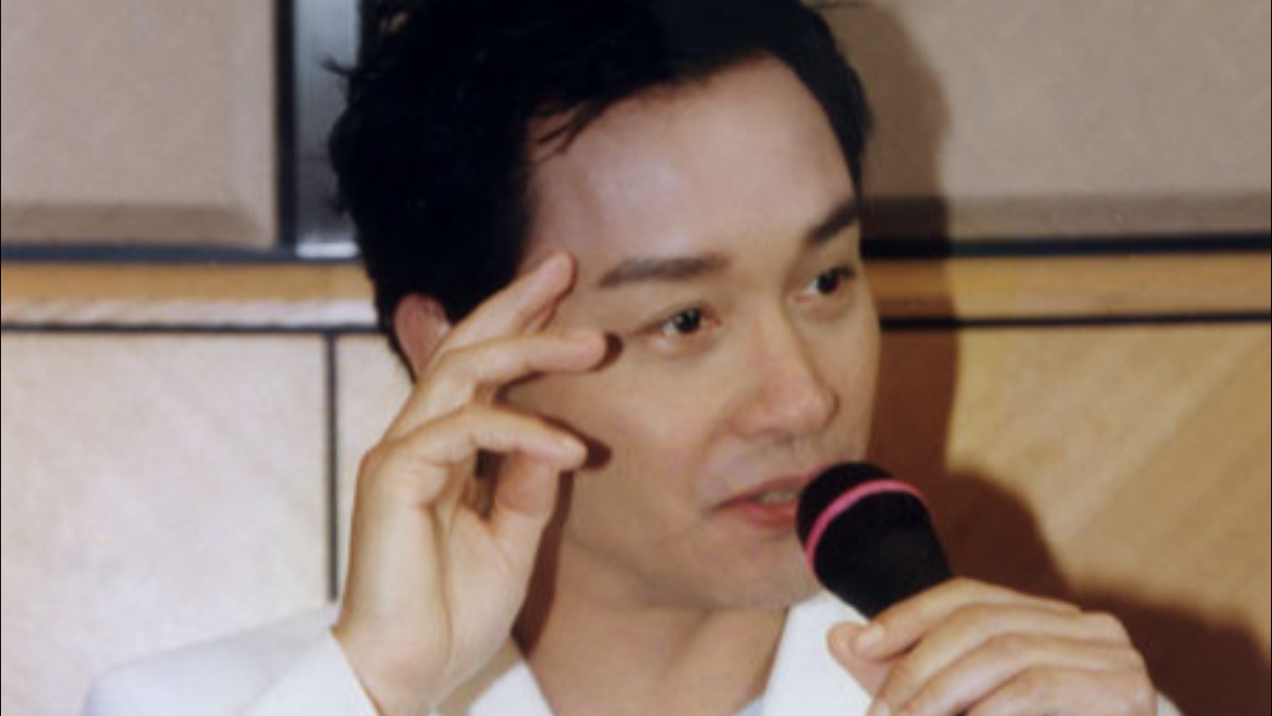 【张国荣】1999年《娱乐百分百》签约环球唱片仪式新闻报道