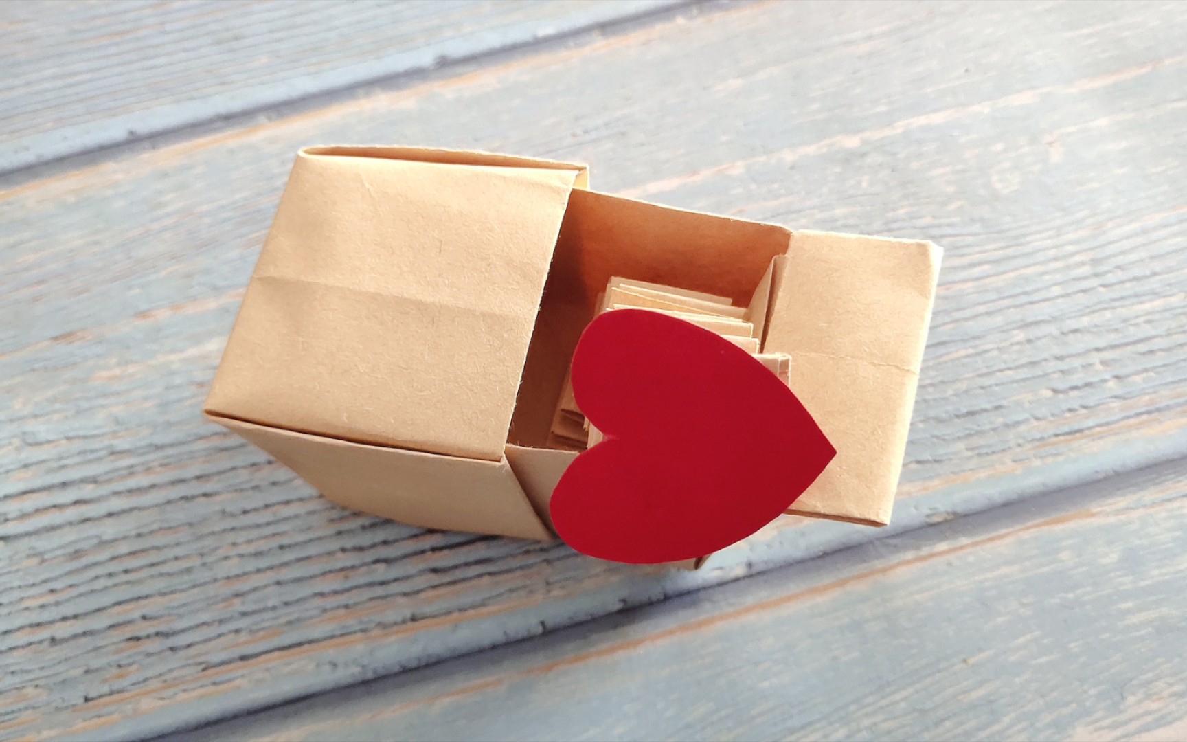 【手工】做个爱心弹跳惊喜盒子